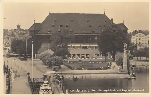 Konstanz am Bodensee, Konziliumsgebäude mit Zeppelin-Denkmal gl1942 E6836