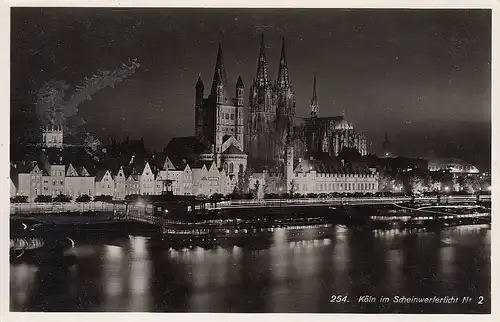 Köln a.Rhein im Scheinwerferlicht ngl F0122