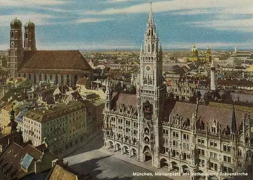 München, Marienplatz mit Rathaus und Frauenkirche ngl F0831