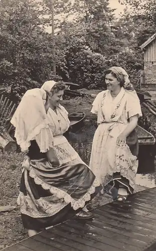 Zwei Damen in Tracht aus dem Spreewald ngl E8281