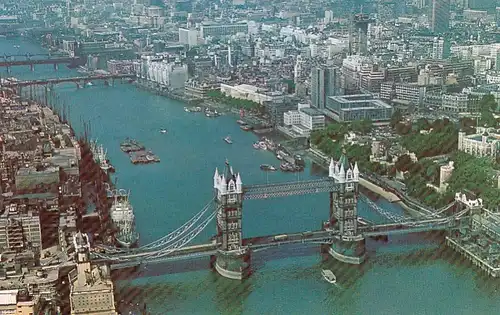 London, The Tower Bridge and the City ngl F3962