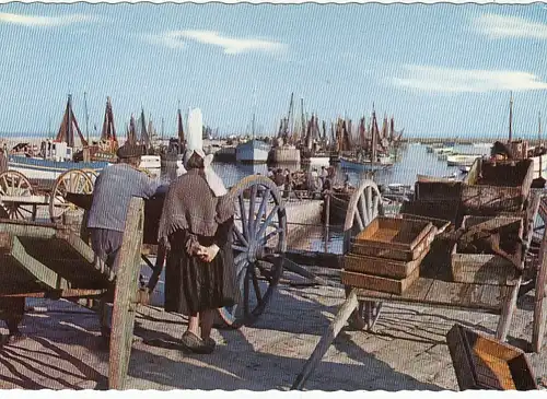 Bretagne, Lesconil, Fin de journée au Port ngl F1679