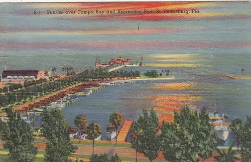 St.Petersburg, FL., Sunrise over Tampa Bay and Recreation Pier gl1955 E9128