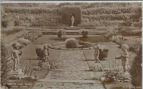 London, Hampton Court Palace, Tudor Garden ngl F1099