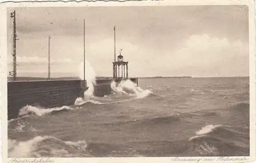 Friedrichshafen am Bodensee, Brandung am Hafen gl1932 E9717