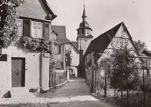 Stuttgart-Untertürkheim, Gasse mit Kirchturm ngl F1765