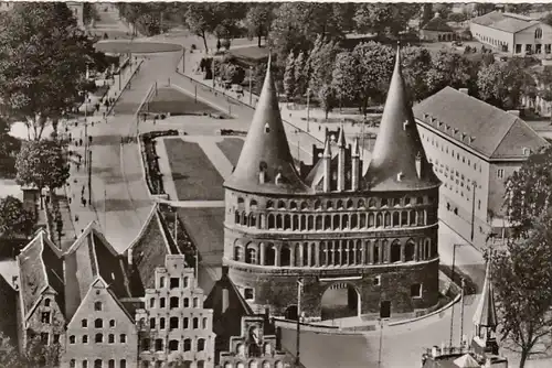 Lübeck - Blick vom Petri-Turm auf das Holstentor ngl E9361