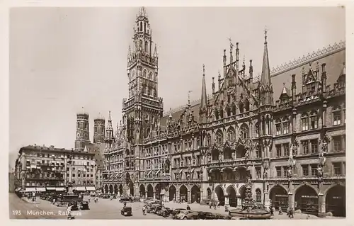 München, Rathaus mit Marienplatz u. Frauenkirche gl1938? F2517