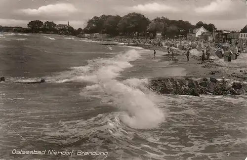 Ostseebad Niendorf, Brandung ngl F0717