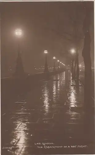 London, The Embankment on a wet night gl1913 F3309