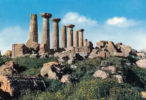 Agrigento, Tempio di Ercole glum 1960? F4175