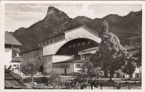 Oberammergau, Obb., Passionstheaters mit Kofel gl1951? F2620