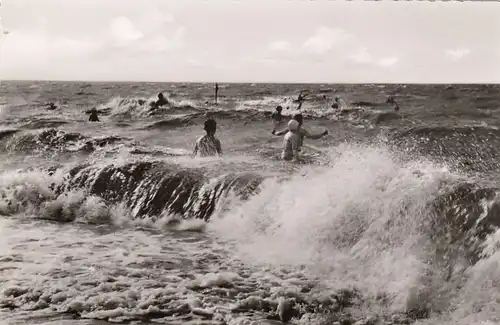 Nordseeheilbad Cuxhaven Fröhliches Baden bei Hochwasser ngl F5957