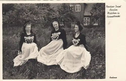 Nordsee-Insel Amrum, Mädchen in Heimattracht gl1955 F7331