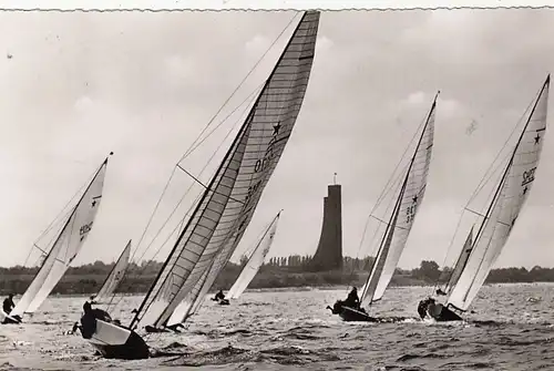 Ostseebad Laboe, Förde, Segelregatta vor dem Marine-Ehrenmal ngl F7532