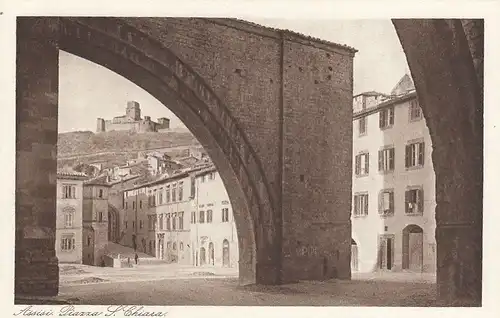 Assisi, Piazza S.Chirara ngl G0110