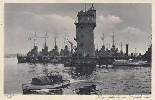 Kiel, Torpedoboote am Signalturm ngl F7409