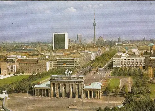 Berlin, Brandenburger Tor mit Blick auf Ost-Berlin ngl F7222