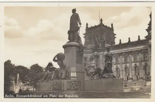 Berlin, Bismarck-Denkmal am Platz der Republick ngl F7265