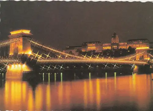 Budapest, Kettenbrücke mit der Burg von Buda ngl F5319