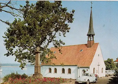Maasholm, Ostsee, Petri-Kirche mit Ehrenmal ngl F7616