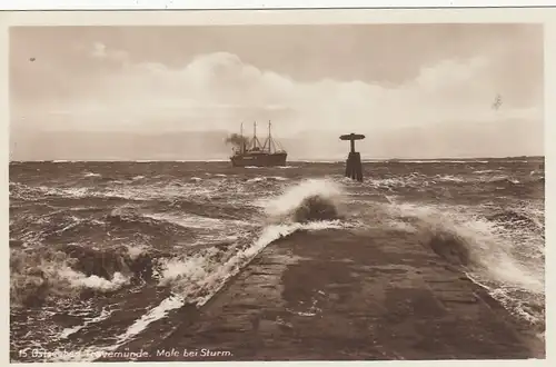Ostseebad Travemünde, Mole bei Sturm ngl F7922