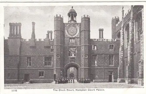London, Hampton Court Palace, The Clock Court ngl F9475