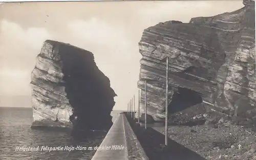 Helgoland,Felspartie Hoys-Hörn mit dunkler Höhle gl1932 F6076