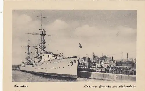 Emden, Kreuzer "Emden" im Außenhafen ngl F8856