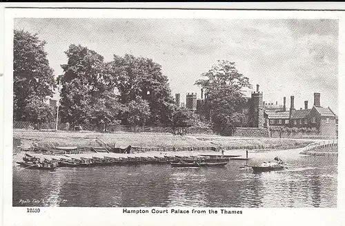 London, Hampton Court Palace from th Thames ngl F9552