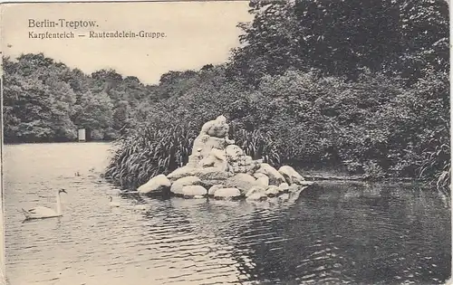 BerlinTreptow, Karpfenteich mit Rautendeleingruppe ngl F9157