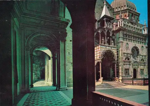 Bergamo, La Capella Colleoni dall'entrata del Duomo ngl G0682