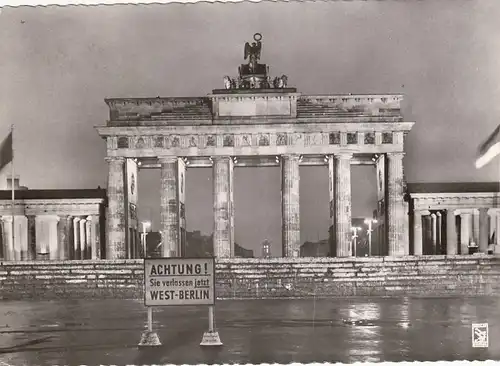 Berlin, Brandenburger Tor mit Grenzschild gl1966 F7229