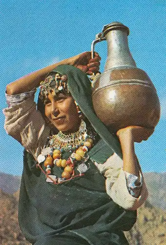 Marokko, Jeune Fille de Tafraout ngl G0633