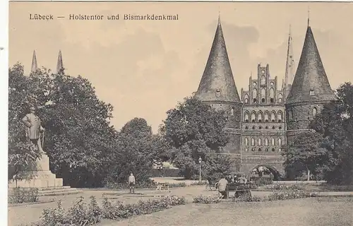 Lübeck, Holstentor und Bismarckdenkmal ngl F9628