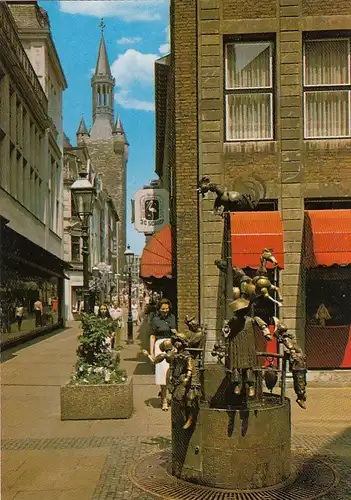 Bad Aachen, Krämerstraße mit Puppenbrunnen und Rathausturm ngl G1625