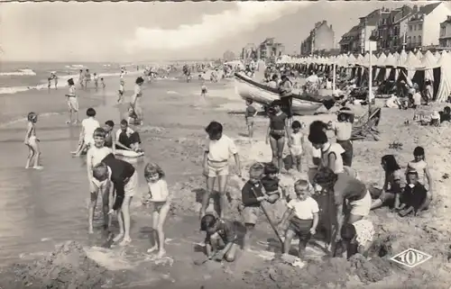 Malo-le-Bains (Nord), Jeux de Plage glum 1960? G4790