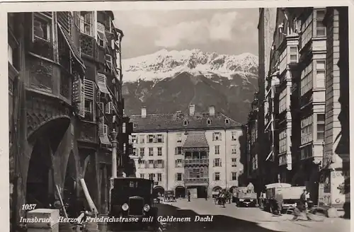 Innsbruck, Herzog Friedrichstrasse mit Goldenem Dachl gl1941 G4892