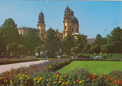 München, Blick vom Hofgarten auf Theatinerkirche ngl G0727