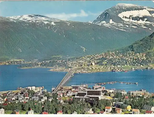 Norge, Tromsö, Utsikt over Tromsöysund mot Tromsdalstind ngl G1343