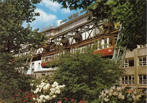 Wuppertal, Schwebebahnzug am Döppersberg ngl G1320