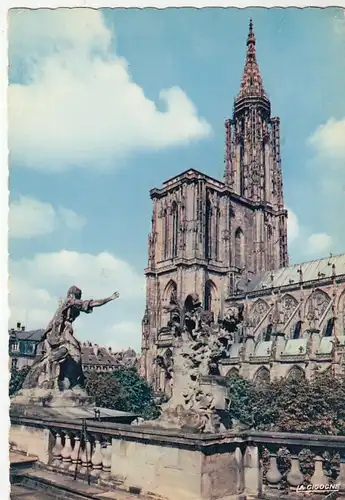 Strasbourg (Bas-Rhin), la Cathédrale vue du Palais de Rohan gl1957 G4006