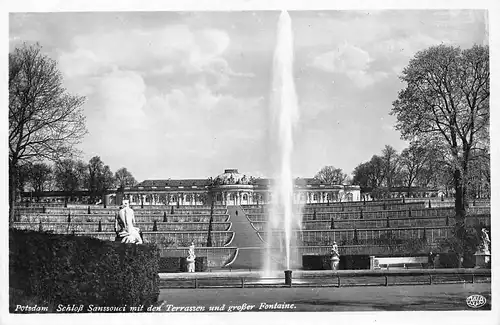 Potsdam Schloss Sanssouci mit den Terrassen und großer Fontaine gl1941 168.357