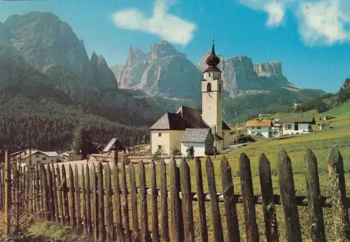Dolomiti, Val Badia, Colfosco, Kirche gegen Sellagruppe gl1971 G5417