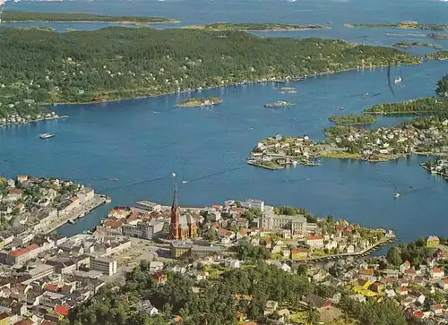 Norge, View of the town towards Tromöya islandya gl1968 G6246