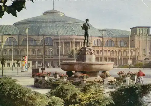 Frankfurt am Main, Festhalle auf dem Messegelände mit Brunnen glum 1960? G6321