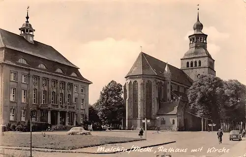 Malchin Rathaus mit Kirche gl1964 169.113