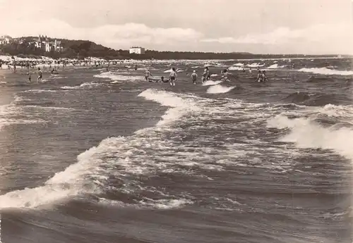 Binz (Rügen) Blick vom Meer auf den Strand gl1962 171.469