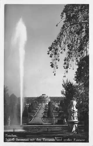 Potsdam Sanssouci mit den Terrassen und Fontäne gl1932 168.476