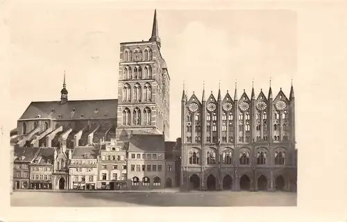 Stralsund Marktplatz Rathaus Kirche gl1954 170.047